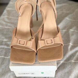 Elegant Tan Women's Sandals